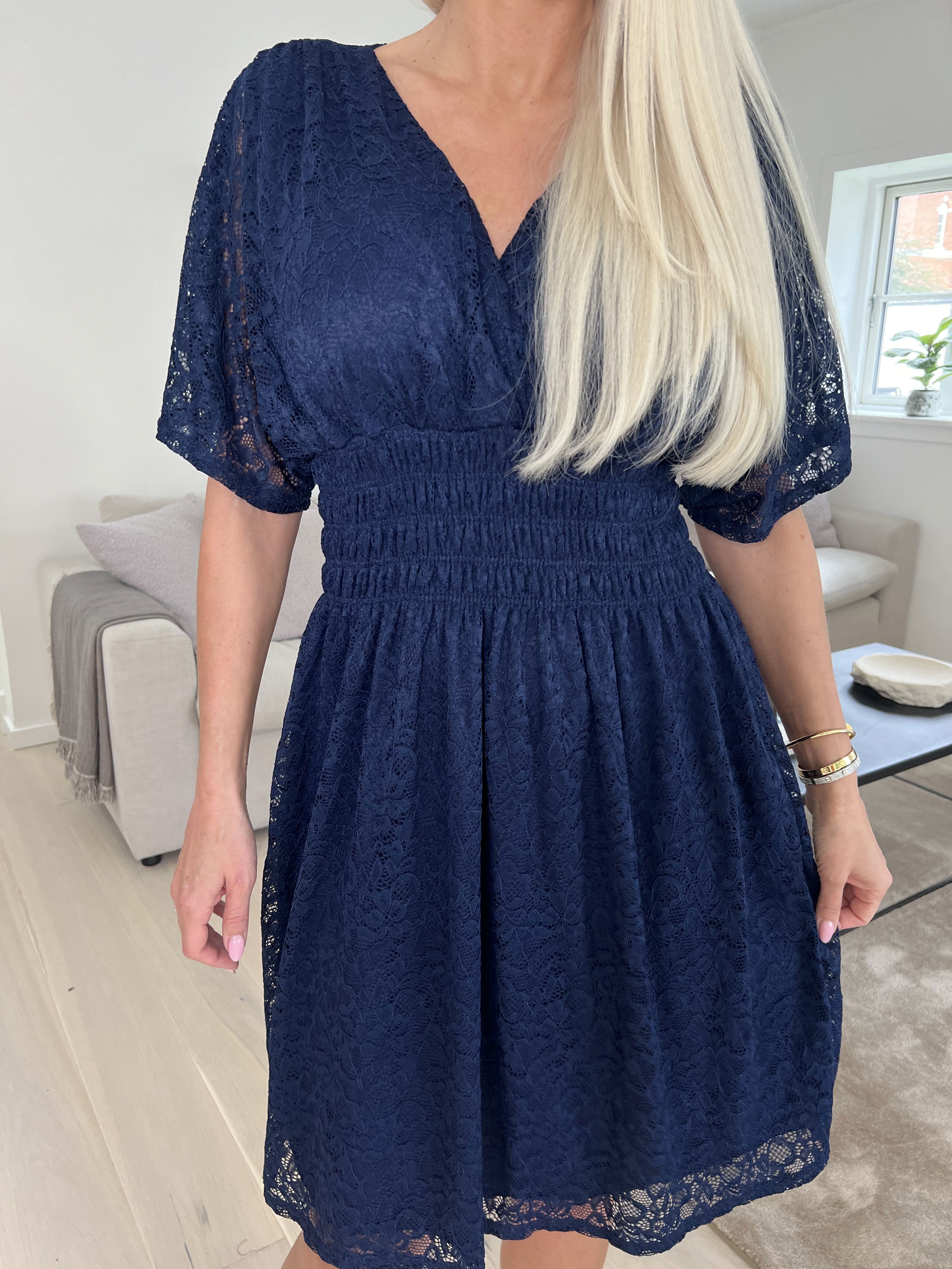 Pams Lace Short S/S - Kort blondekjole med korte ærmer